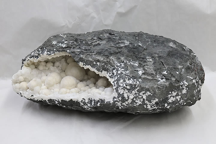 楽天市場】オケナイト原石(オーケン石)インド産 9.69kg : ギャラリー