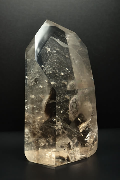 大きい天然スモーキーファントム水晶（天然茶水晶）　全面磨きポイント