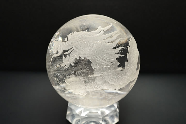 56mm水晶白龍彫刻丸玉 ブラジル産｜ギャラリーメイスン 9,266円