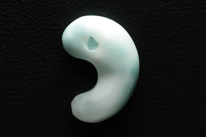 1.5g 最高級品ラリマー古代勾玉 ファイナルグレード++