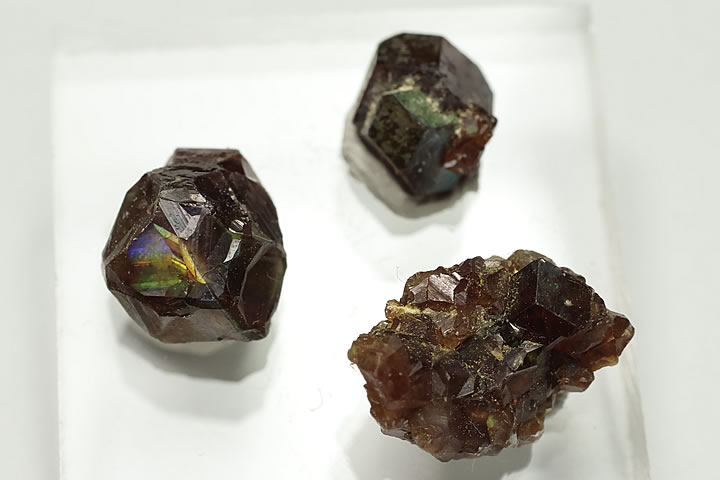 奈良県天川村産　レインボーガーネット単結晶 3個セット