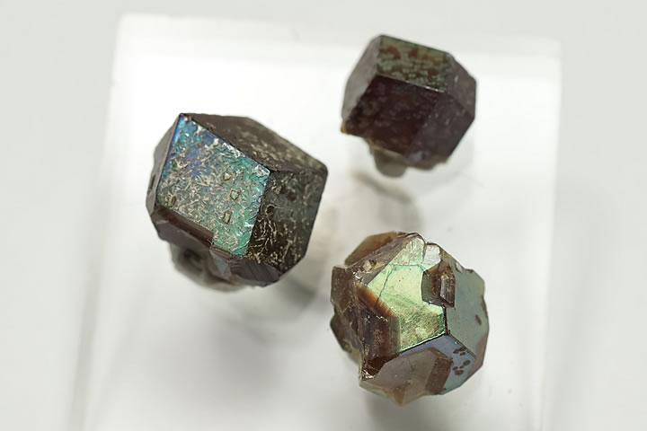 奈良県天川村産　レインボーガーネット単結晶 3個セット
