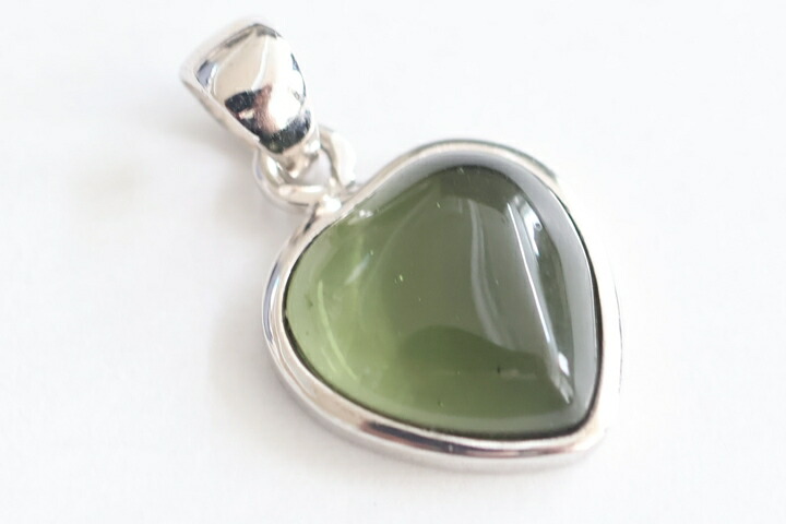 【大開運！高品質！】リビアングラス　透明感　大きいルース　ペンダント　ブレス 大開運！高品質！】リビアングラス 透明感 大きいルース