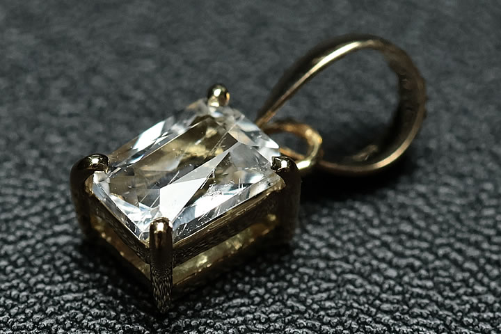 【希少】k18ロシア産フェナカイトペンダントトップ 楽天市場】4.35ctロシア産フェナカイトペンダントトップK18 ファイナル