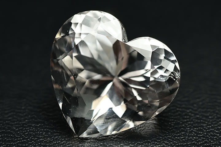 超レア品！パーフェクトグレード！特大16.80ct 山梨県産　甲州乙女水晶 ハートカットルース