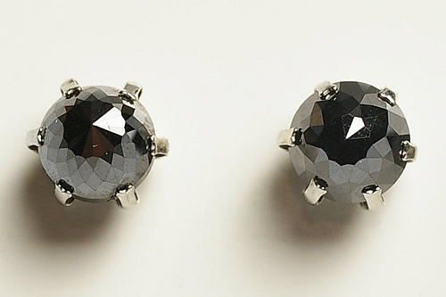 ブラックダイヤモンドピアス・プラチナピアス ダイヤ重さ:1.0ct×2(合計2ct)