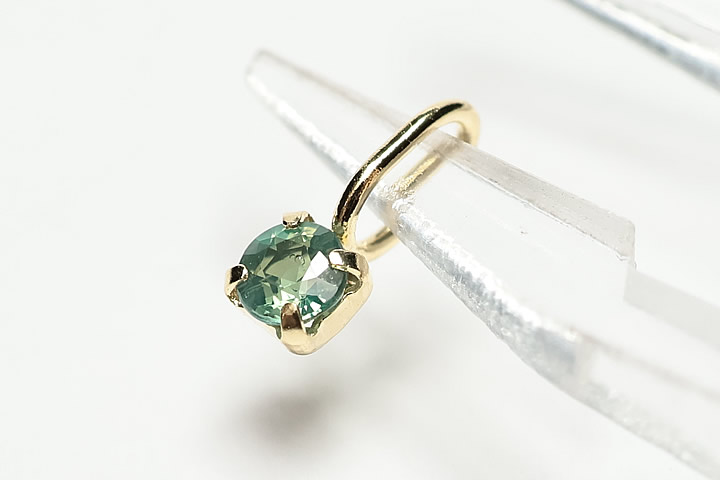 グランディディエライトペンダントトップ　18金加工　マダガスカル産　0.25カラット グランディディエライトペンダントトップ 18金加工 マダガスカル産