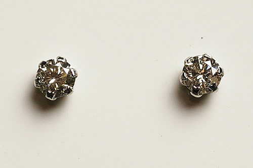 ダイヤ・プラチナピアス0.1ct×2個