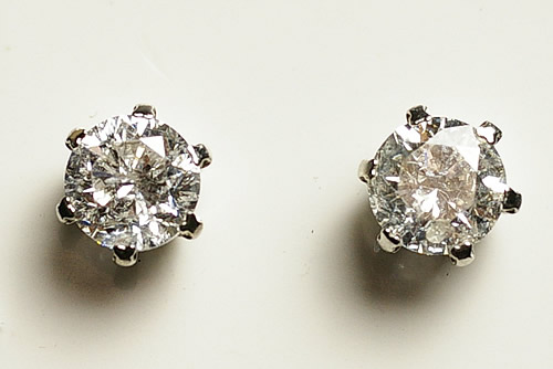 ダイヤ・プラチナピアス　ダイヤ重さ:0.5ct×2(合計1.0ct)