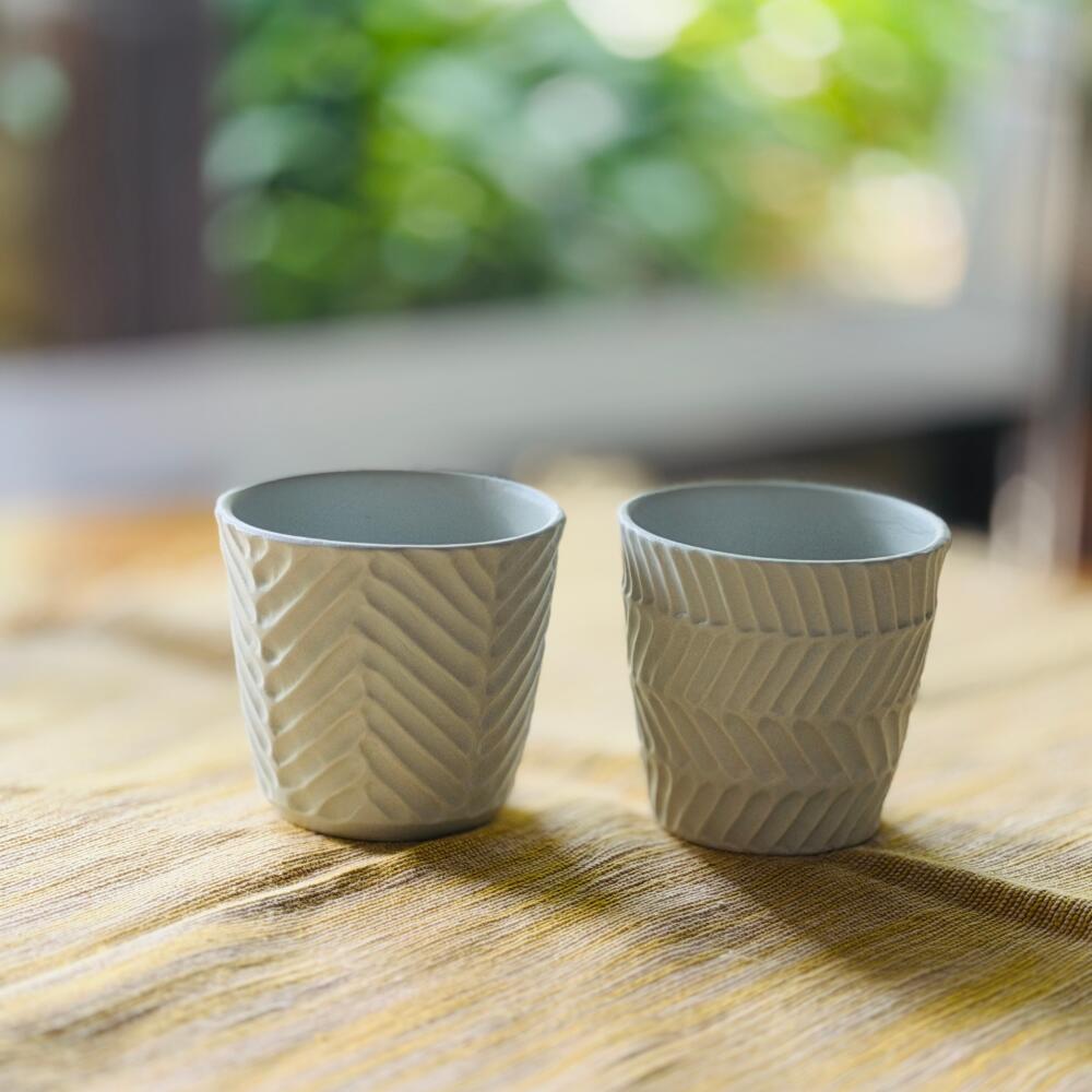 【押さえる１点】 砥部焼 東窯 大東アリン作 白マットペアフリーカップ｜今めかしい和食器・夫婦関係優勝杯