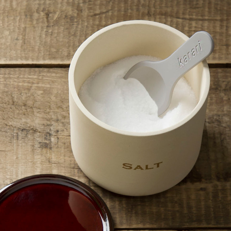 固まった塩や砂糖がサラサラに！調味料が固まらないアイテムを教えて！