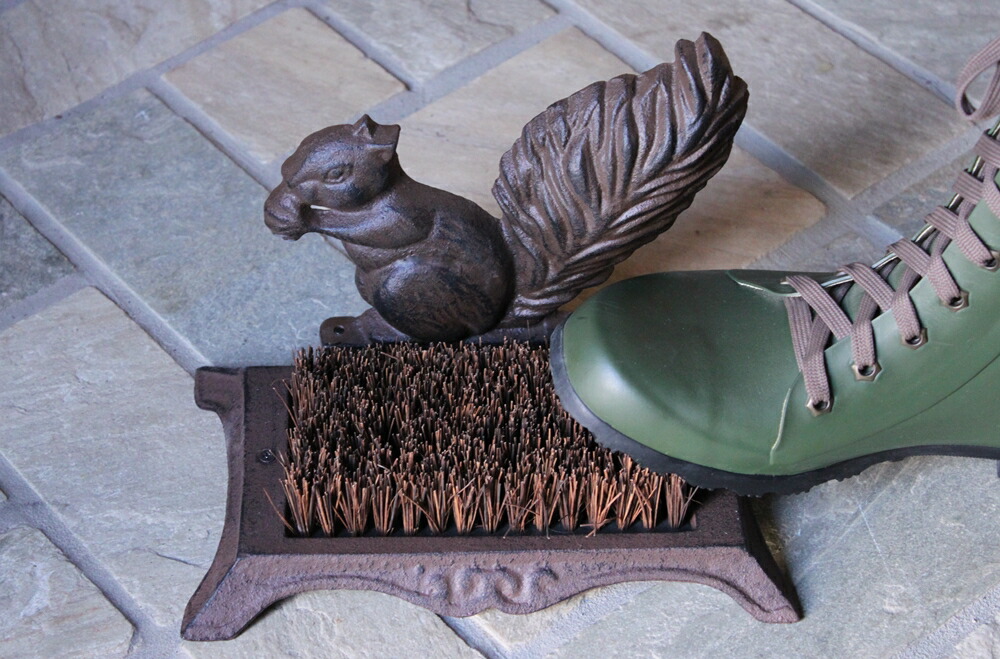 楽天市場 靴底ブラシ リス 母の日 かわいい 靴ブラシ アイアン雑貨 ガーデニング 農作業 靴ブラシ 泥落とし 雪落とし Esschert Design りす アニマル オーナメント りす好き レデッカー好き スパイク 泥落とし Gardens ガーデンズ