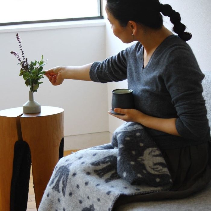 KLIPPAN/クリッパン ウール ミニブランケット birds in the snow ダークグレー  W65×L90cm mina perhonen ミナペルホネン エコラムウール  トリ   天然素材 北欧 おしゃれ 送料無料 寝具