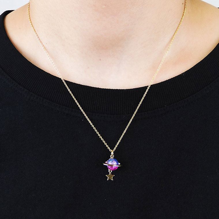 新品　ガーグル　星をつかむ飛行士 ネックレス　シルバー　宇宙　ユニバース 新品 ガーグル 星をつかむ飛行士 ネックレス シルバー 宇宙