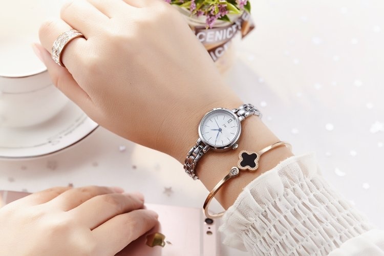 送料無料 腕時計 リストウォッチ 上品 婦人 お出かけ アナログ 丸型