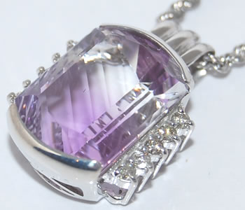 裏面ラインカット バイカラークォーツ/水晶-6.27ct&ダイヤモンド デザイン K18WG ペンダントネックレス 【店頭受取対応商品】