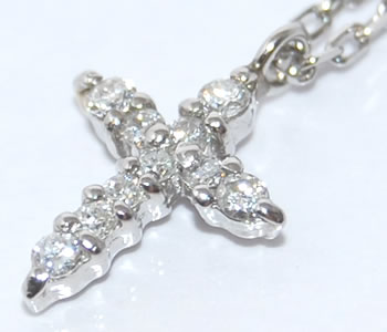 ダイヤモンド-0.10ct プチクロス 十字架デザイン Pt ペンダントネックレス 【店頭受取対応商品】