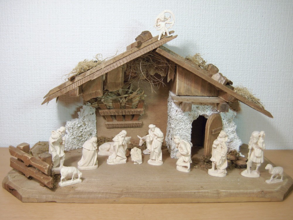 <br><br>《レーピ》<br>欧州教会使用<br>創業100年 木彫りブランド<br><br>木彫り　クリスマス人形<br>キリスト降誕セット<br>（プレゼピオ）<br>『ルパート』シリーズ<br><br>人形：白木仕上げ<br>　　　5cm　13体<br>台小屋付き<br>【イタリア】