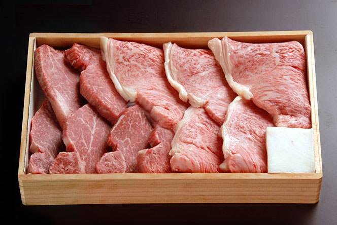 【贈答用】松阪牛 霜降り 焼肉特選ロース(サーロイン)+松阪牛焼肉用ヒレ500g(100g2枚+300g)木箱入りセット【送料無料】 松阪牛を産地直送 正真正銘血統書付 最高級肉質階級A4~特選A5等級 ご家庭用 お中元 お歳暮 内祝い お祝に 松坂牛