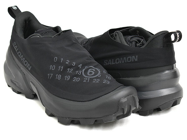MM6 Maison Margiela x SALOMON CROSS DUST【エムエム6 住み家 マルジェラ サロモン はりつけ台 砂ぼこり】【山歩き トレイル シューズ スニーカー サンダル メンズ レディース 黒いこと 薄墨色】BLACK / BLACK / ASPHALT