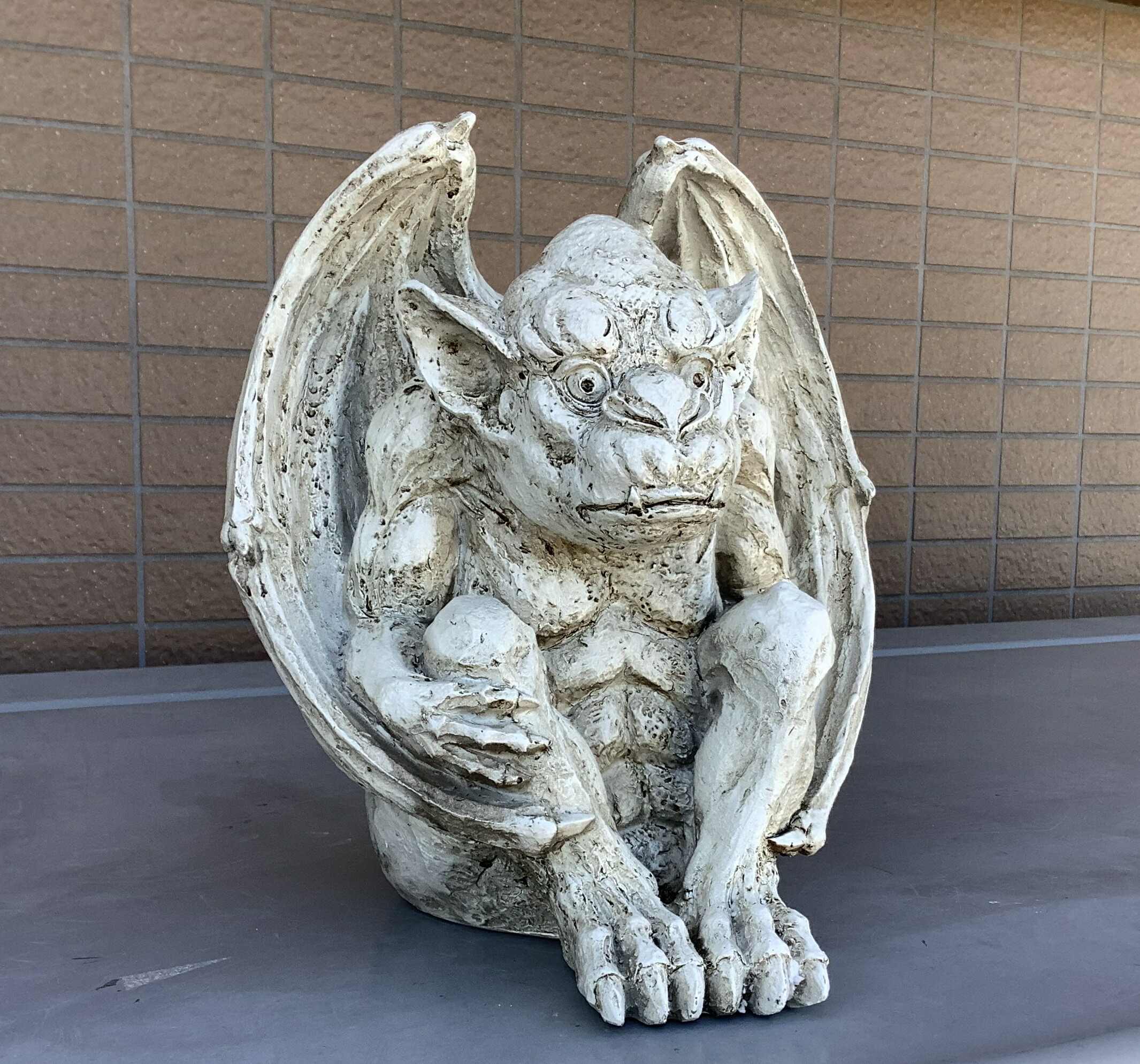 メキシコ製　ガーゴイル像　 高さ56cm　天然ゴム系製品　置物　イベント用等 56cmガーゴイル(ラテックス) 【 石 オブジェ 置物 ガーゴイル