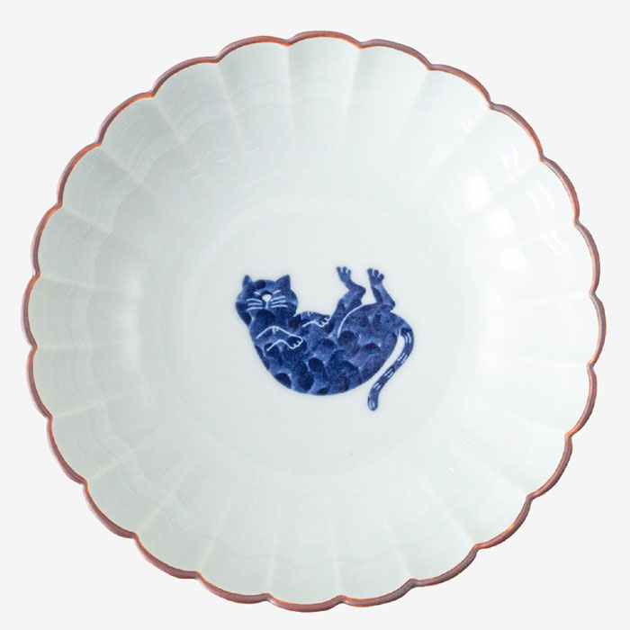 【選べる枚数(1~10枚)】 呉須猫 菊割小鉢(φ14cm) へそ天(25713) 窯元の逸品 ≪高山≫ 【送料込み価格】