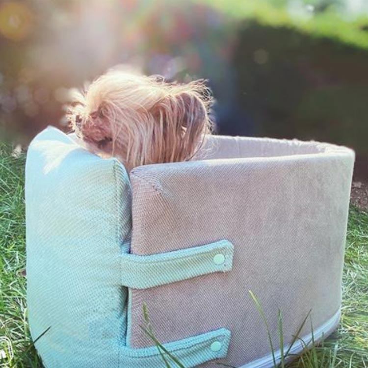 保障 今だけ特別価格 ドライブボックス ペットドライブボックス ドライブベッド 車用シート ドライブシート 小型ペット用 犬ベッド 猫用 小型犬用 車載用 肘掛け 飛出し防止 ソファー アームレスト 車載 ペットソファー ペットマット 安全 洗える ドライブ用品 Qdtek Vn