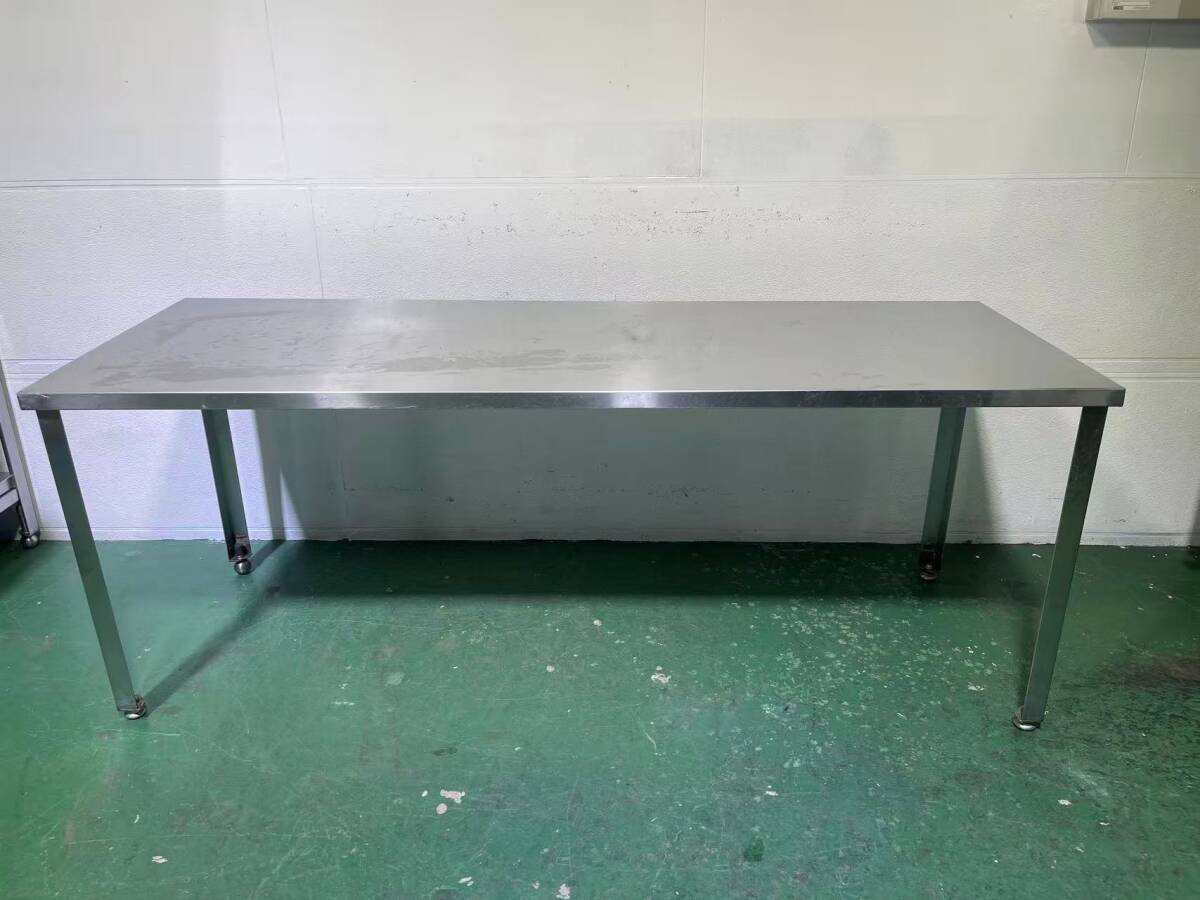 ワイド作業台 幅1700 中古 業務用 ステンレス作業台 奥行600 高さ650 低め作業台 厨房用作業台 調理台 仕込み台 補助台 一時置き台 食材置き 食材下処理 作業スペース 大型作業テーブル 店舗用 飲食店 カフェ 厨房機器 リユース 番号A669 厨房市場八尾店｜銀河厨房 19,525円