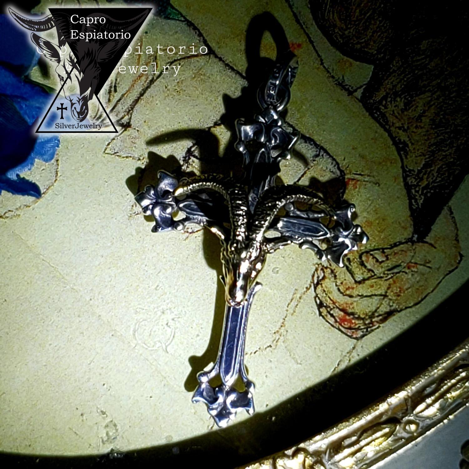 Capro Espiatorio HEARTBREAKER Silver925 x BRASS チェーンなし トップのみ華やか クロス リング 燻し仕上げ ジュエリー リングサイズ 悪魔 山羊 シック チェーン ネックレス ゴシック 荘厳 ツイスト 燻し ブラス 写真 控えめ 丸カン シルバー ネーム｜新宿 銀の蔵 シルバーアクセサリー