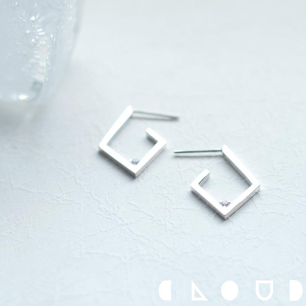 Cloud Jewelry ジルコニア ダイヤ型 フープ ピアス シルバー925 クラウドジュエリー ボリューム ひし形 さりげない 上品 ジルコニア 存在感 ピアス セント シャープ フープ アクセント フープピアス シルバー925 ジュエリー シルバー 小粒