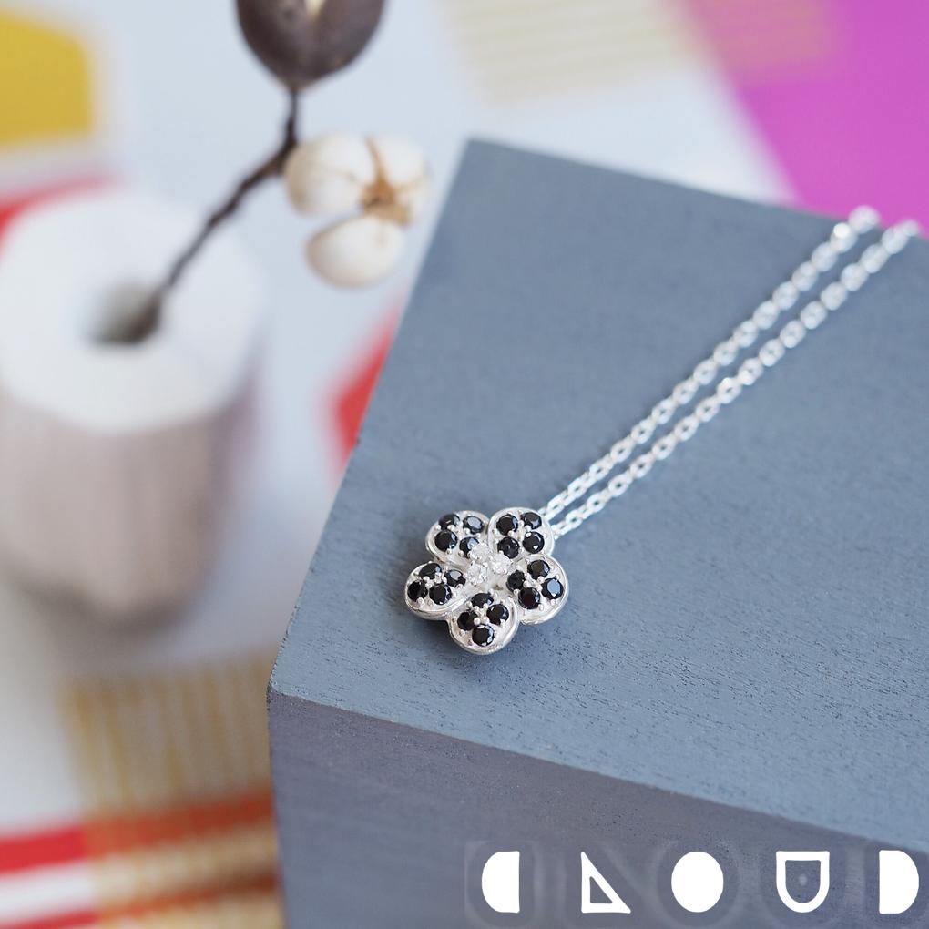 Cloud Jewelry ブラック 桜 ネックレス シルバー925 クラウドジュエリー サファイア ブラック シルバー ジュエリー チェーン 小粒 シンプル ブック型 クール ネックレス ブック コントラスト ジルコニア 立体 シルバー925 セント ホワイト 印象的 立体的 アクセント|新宿 銀の蔵 シルバーアクセサリー