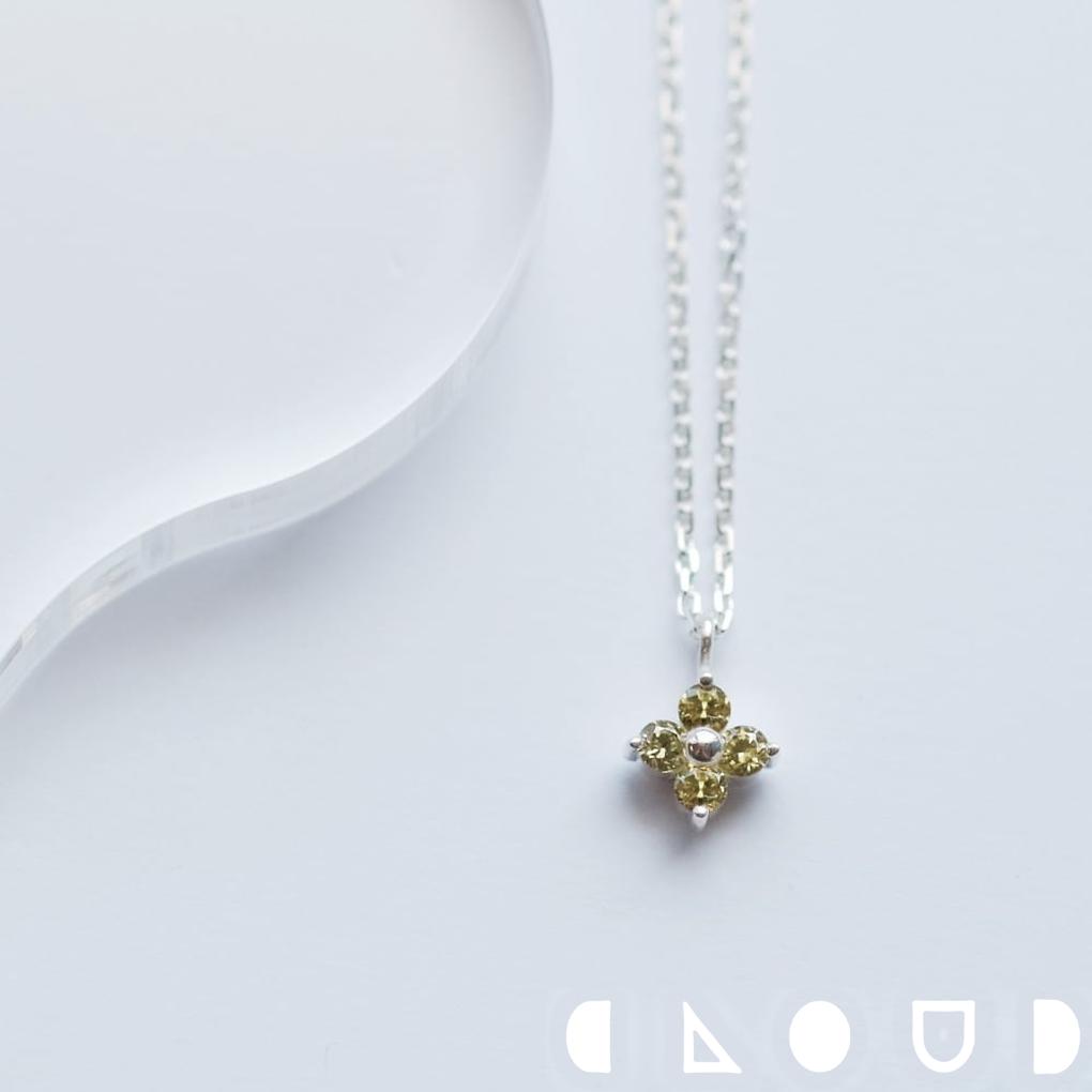 Cloud Jewelry ペリドット フラワー ネックレス シルバー925 クラウドジュエリー 小粒 シルバー デコルテ エメラルド シンプルなネックレス 花びら 小ぶり シンプル ジュエリー チェーン ドット シルバー925 デイリー ネックレス フラワー