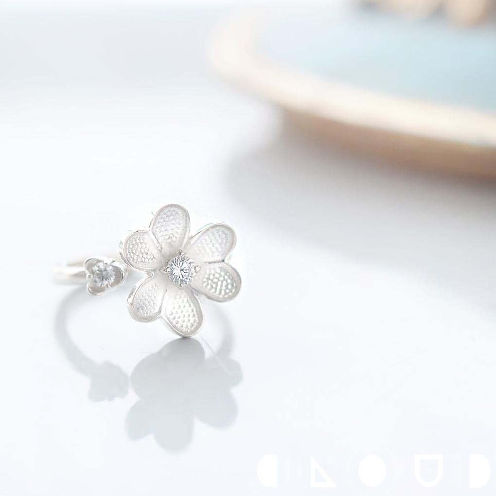 Cloud Jewelry White フラワー リング シルバー925 クラウドジュエリー ジュエリー 彫刻 シルバー925 ジルコニア シルバー リング つぼみ マット フラワー ブック ブック型 花びら オープン オープンリング