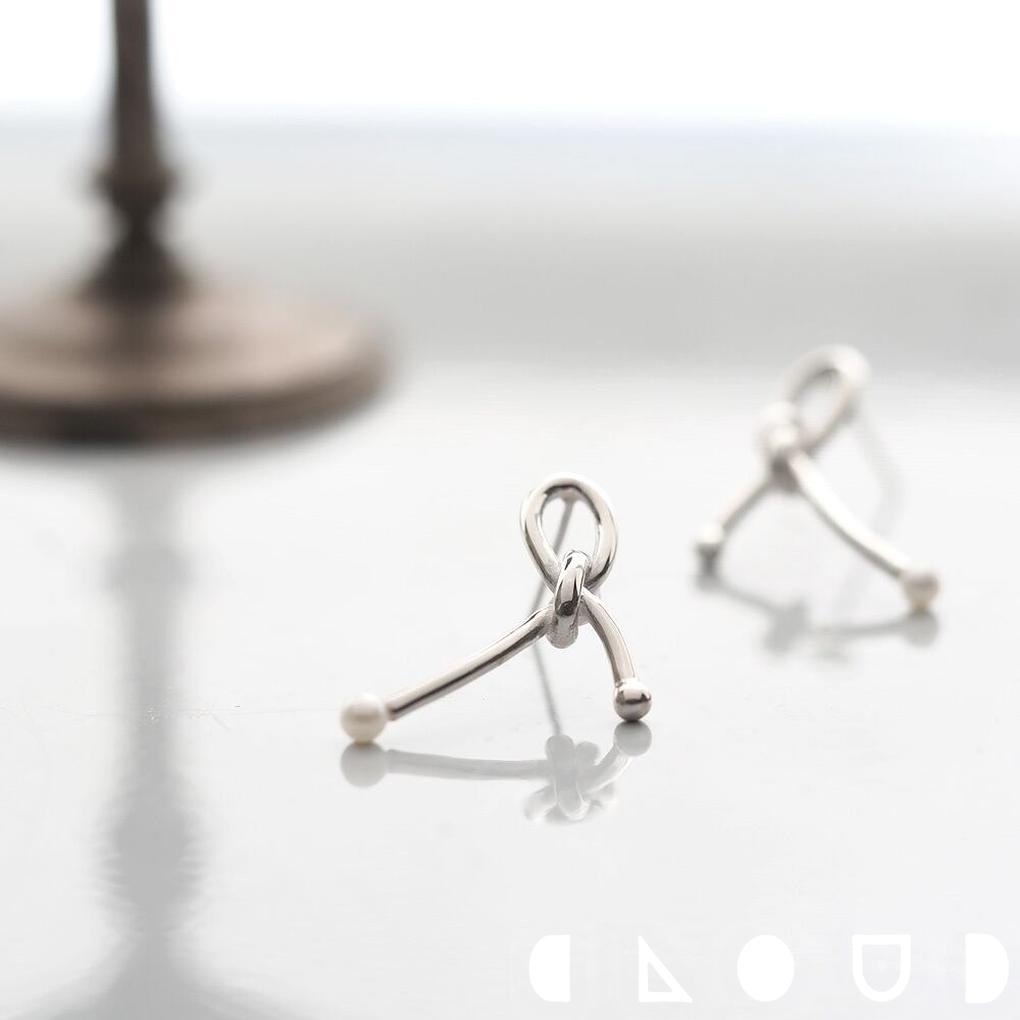 Cloud Jewelry Pearl 結び ピアス シルバー925 クラウドジュエリー パール セント 淡水 華やか シルバー925 アクセント 真珠 小粒 リボン シンプル ジュエリー さりげない シルバー ワイヤー 淡水真珠 ピアス