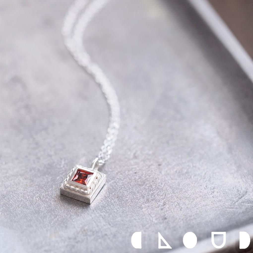 Cloud Jewelry Square) ガーネット ツイスト ネックレス シルバー925 クラウドジュエリー スクエア ネット ネックレス シック 上品 シルバー ガーネット シルバー925 洗練 模様の チェーン クラシック さりげない スクエア型 ツイスト ペンダント ジュエリー