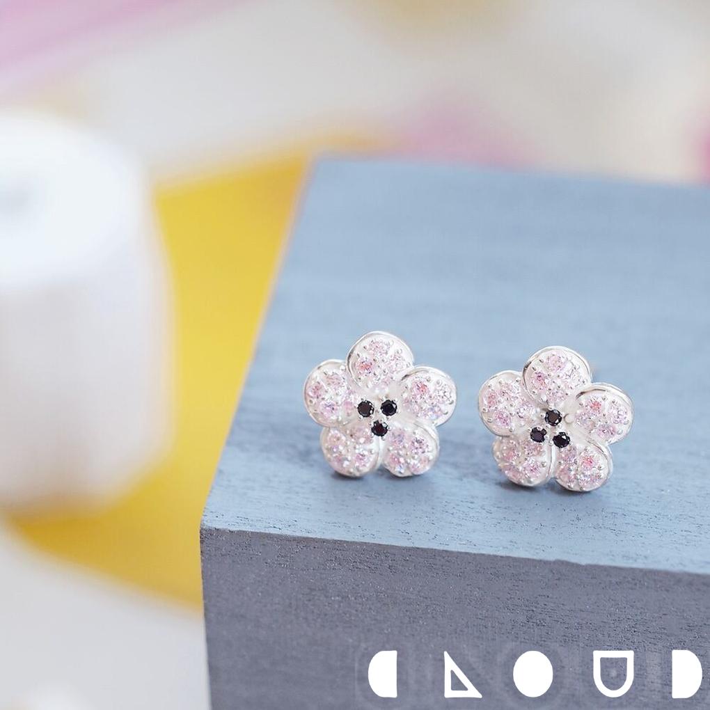 Cloud Jewelry 桜 ピアス イヤリング シルバー925 クラウドジュエリー アクセント ジュエリー 金具 ピアス ジルコニア 華やか ブラックサファイア ブック型 イヤリング シルバー925 ポストタイプ 花びら 立体的 サファイア ブック ピンク 清楚 立体 シルバー 小粒