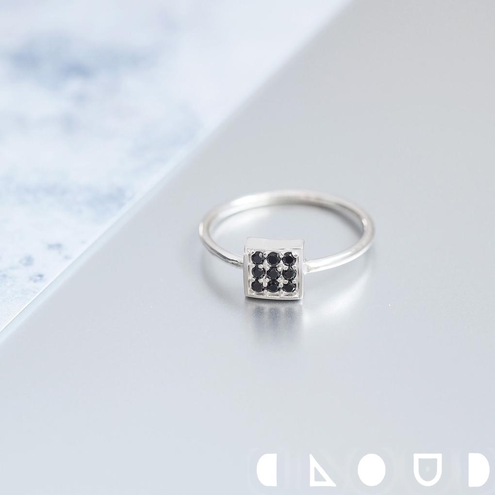 Cloud Jewelry Black 四角 リング シルバー925 クラウドジュエリー 細身 気軽 サファイア リング 四角 上品 ファイア 重ね付け ブラック シンプル シルバー 希望 おすすめ シルバー925 ジュエリー ブラックサファイア 小粒