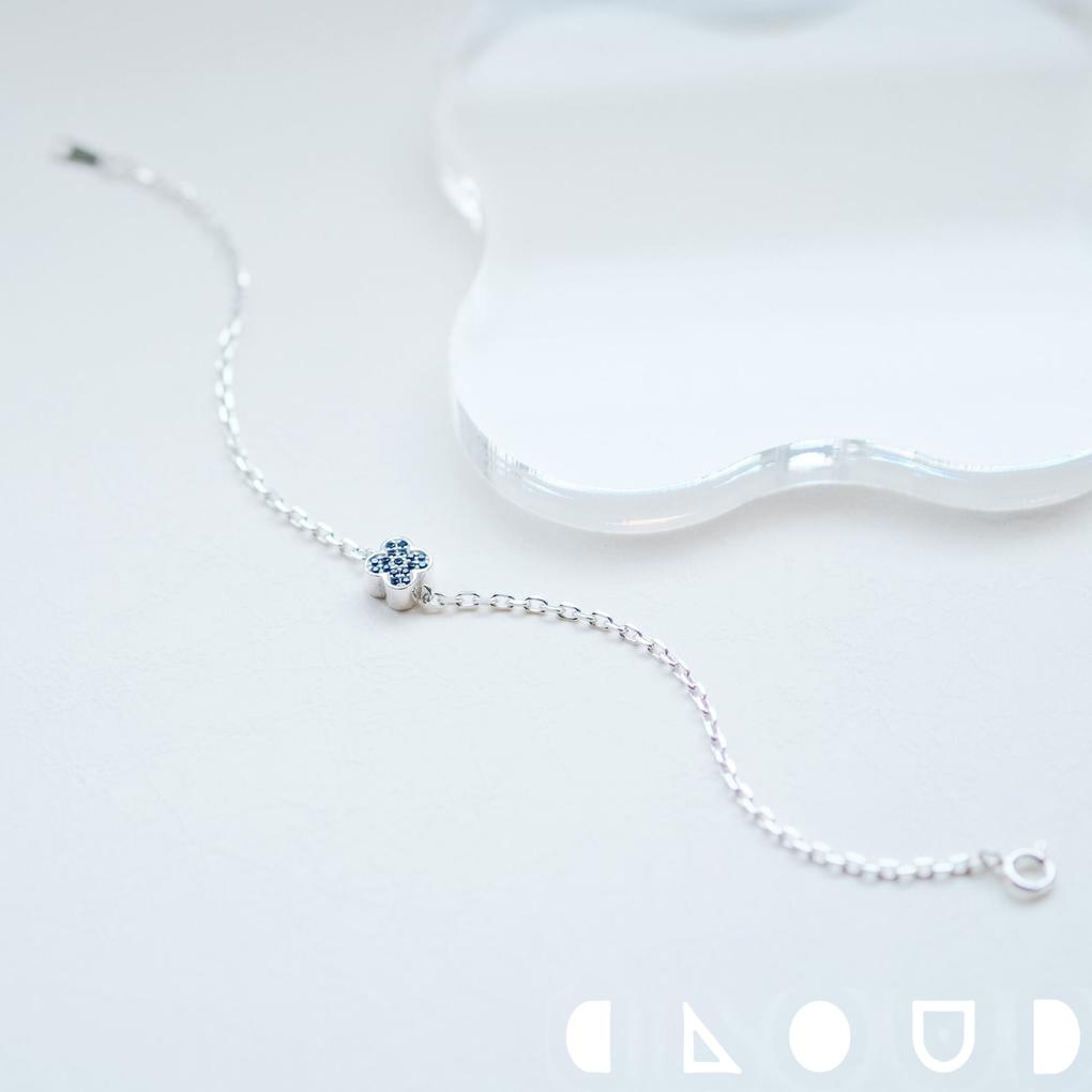 Cloud Jewelry サファイア クローバー ブレスレット シルバー925 クラウドジュエリー さり気ない ファイア 小粒 クローバー シルエット シンプル サファイア クロー ブレスレット シルバー ペンダントトップ 小ぶり ジュエリー 合成サファイア チェーン 華やか