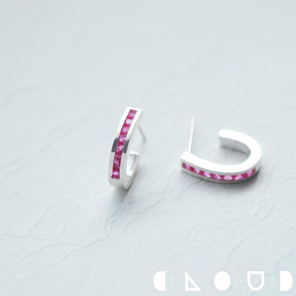 Cloud Jewelry ルビー フープ ピアス シルバー925 クラウドジュエリー シルエット ジュエリー ピアス 存在感 シンプル 小粒 洗練 シルバー925 フープ ルビー シルバー 合成ルビー フープピアス シャープ｜新宿 銀の蔵 シルバーアクセサリー