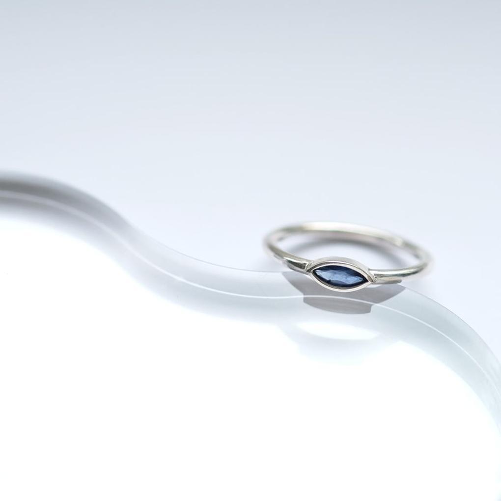 Cloud Jewelry 天然サファイア マーキス リング シルバー925 クラウドジュエリー ブルー シルバー925 マーキス 天然クラック 天然サファイア イアリング シルバー 甲丸 マーキスカット 天然石 なめらか サファイアリング ジュエリー 内甲丸 シンプル サファイア 心地