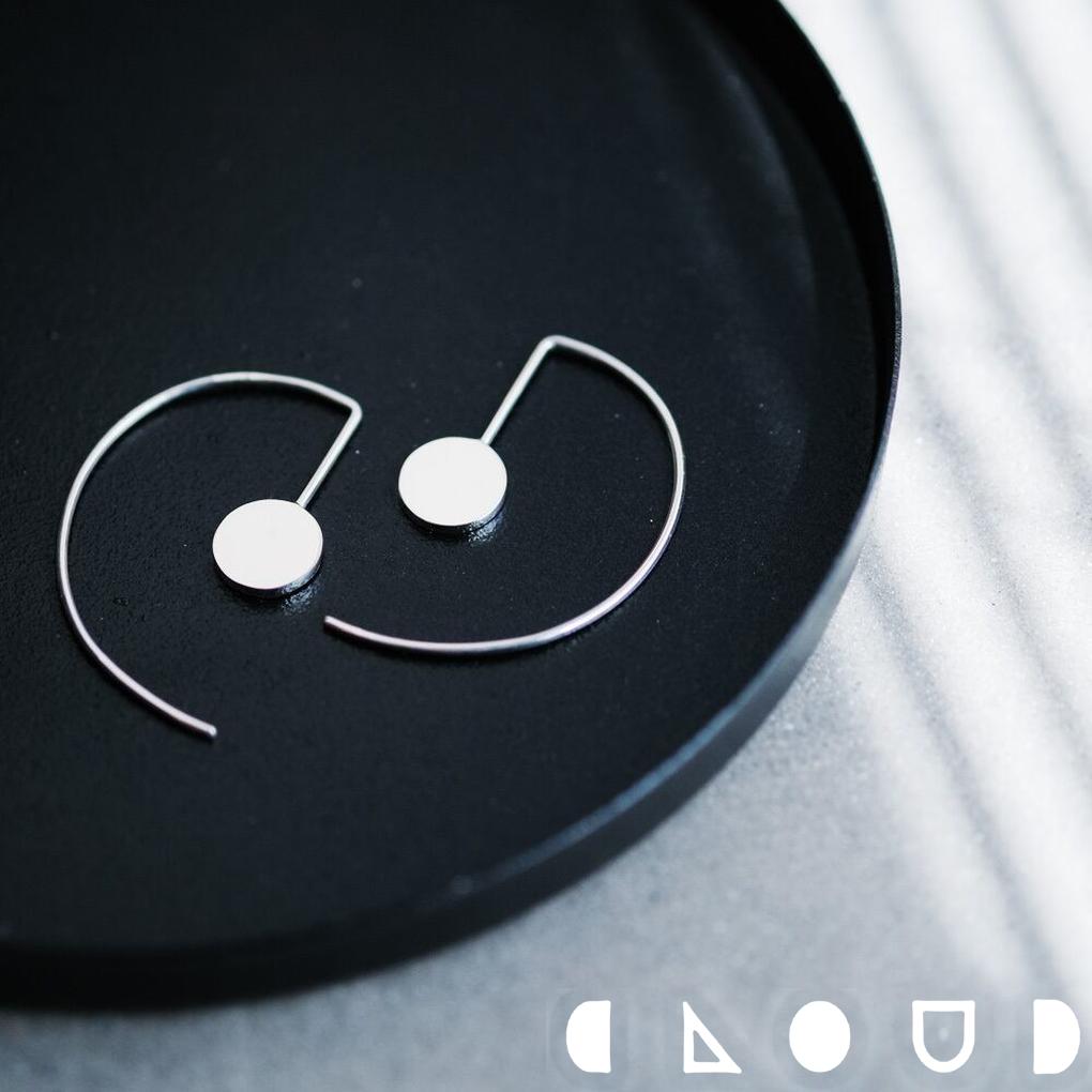 Cloud Jewelry 丸 フック ピアス シルバー925 クラウドジュエリー 重ね付け ブック型 ミニマルなデザイン シルバーワイヤー シルバー925 ブック ジュエリー 大ぶり 細身 シルバー ワイヤー ピアス フックピアス シンプル ジュエリーボックス|新宿 銀の蔵 シルバーアクセサリー