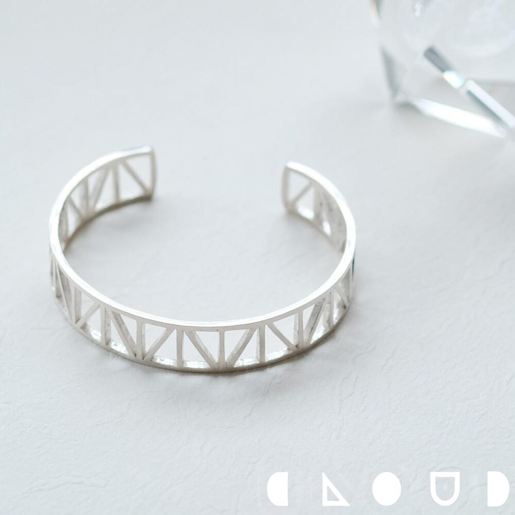 Cloud Jewelry 幾何学 透かし バングル シルバー925 クラウドジュエリー おすすめ 重ね付け 透かし ワイド ボリューム感 シンプル 透かし模様 幾何学 ボリューム シルバー 模様の 軽やか ジュエリー バングル 幾何学模様 ブレスレット シルバー925