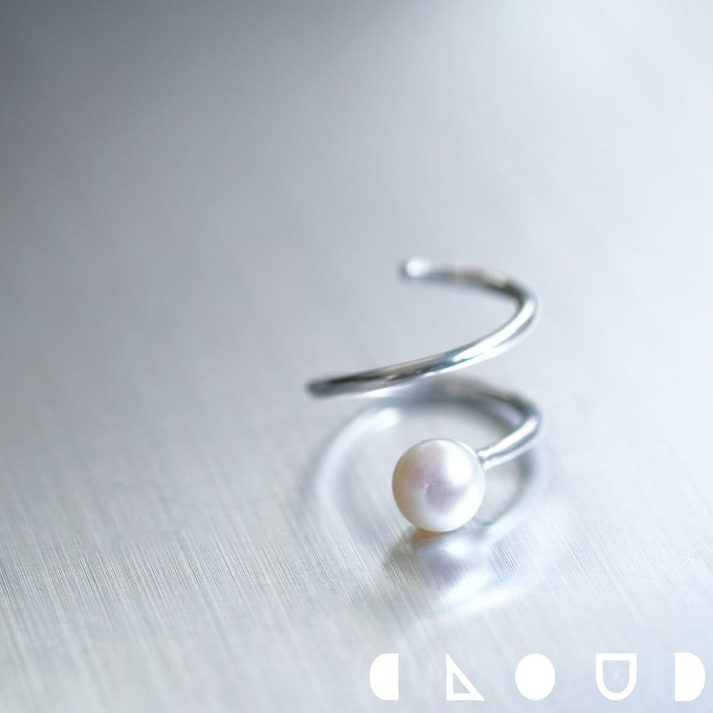 Cloud Jewelry パール コイル リング シルバー925 クラウドジュエリー コイル 淡水パール シンプル パール オープン 重ね付け アクセント 指輪 シルバー925 さりげない セント シルバー 淡水 存在感 リング 半円 オープンリング 光沢感 ジュエリー ボックス付|新宿 銀の蔵 シルバーアクセサリー