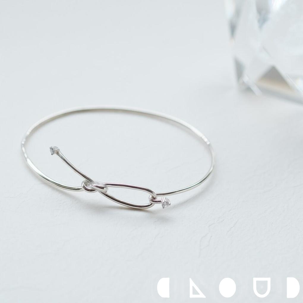 Cloud Jewelry リボン 結び フック バングル シルバー925 クラウドジュエリー リボン結び ジュエリー ボリューム感 細身 シルバー ジルコニア シルバー925 シンプル 存在感 小粒 リボン型 ボリューム バングル 重ね付け リボン