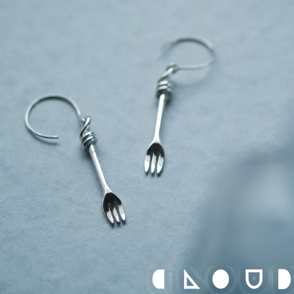 Cloud Jewelry フォーク フック ミニチュア ピアス シルバー925 クラウドジュエリー さりげない セント フォーク ミニマルなデザイン ペンダント シルバー925 ミニチュア シルバー アクセント ピアス フォー ジュエリー 存在感 フックピアス 長め