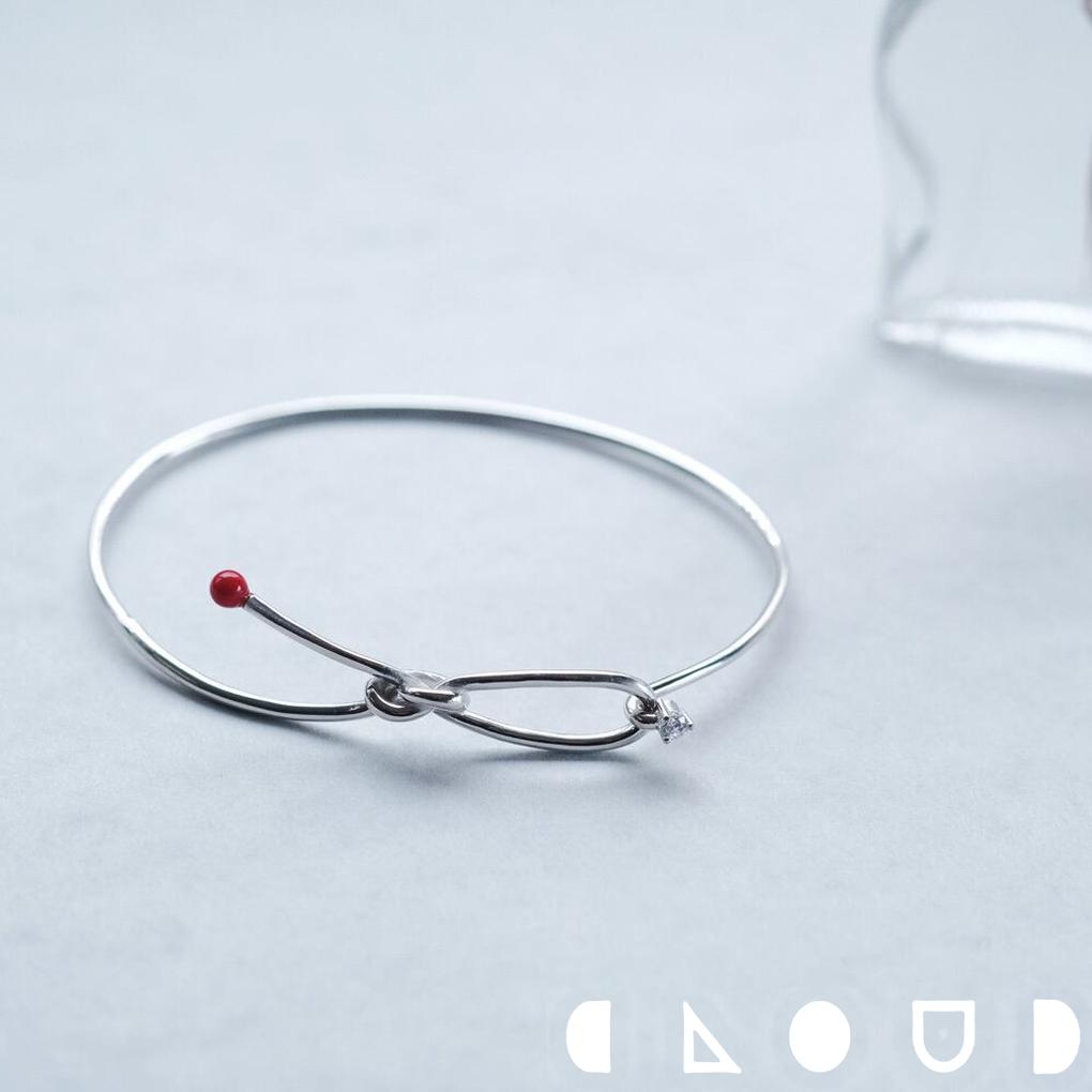 Cloud Jewelry 赤珊瑚 リボン 結び フック バングル シルバー925 クラウドジュエリー ジルコニア 小粒 シルバー925 リボン結び ボリューム感 重ね付け シルバー 珊瑚 存在感 赤珊瑚 リボン バングル リボン型 ボリューム 細身 ジュエリー シンプル