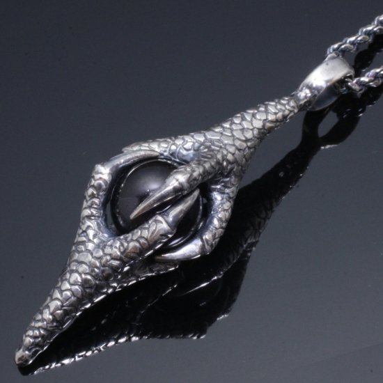 龍頭 二連 ガーネット 龍手 ネックレス チェーン付き ペンダント メンズ シルバー シルバーネックレス メンズネックレス 竜 ドラゴン 天然石 シルバー950 男性 彼氏 伝統技法 ギフト 人気 おしゃれ ブランド|新宿 銀の蔵 シルバーアクセサリー