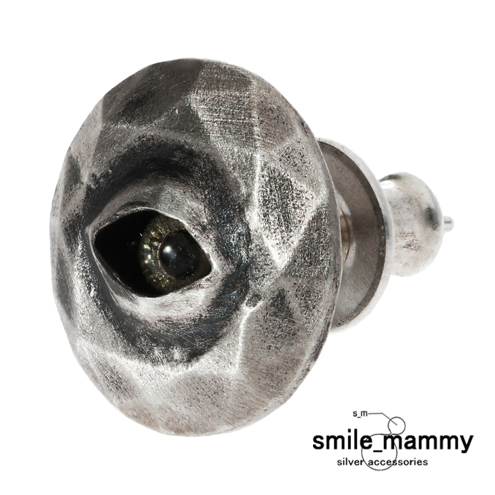 smile_mammy stare ファセットカット ストーン ピアス 1P 片耳用 シルバー 925 宝石 目 目玉 追視 義眼 不気味 ホラー ダーク グロテスク シルバーピアス スタッドピアス メンズ レディース 男性 女性 彼氏 彼女 ユニセックス 記念日 誕生日 プレゼント 人気 おしゃれ｜新宿 銀の蔵 シルバーアクセサリー