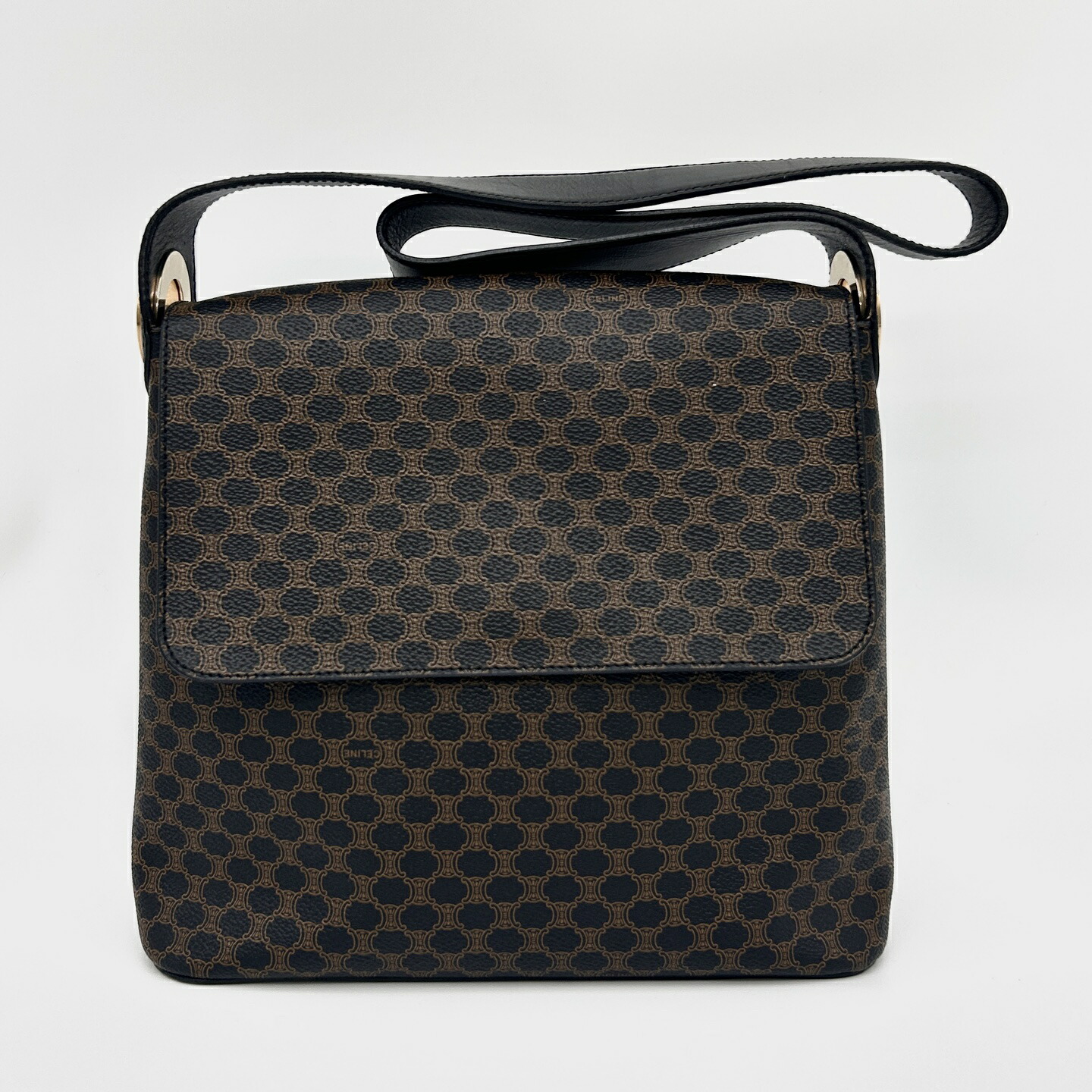 【中古】【貨物輸送無料】CELINE セリーヌ マカダム ブラゾン 柄 倶楽部 ロゴタイプ 金具 なめし革 ショルダーバッグ 国内送りとどける 定まり品 なめし革