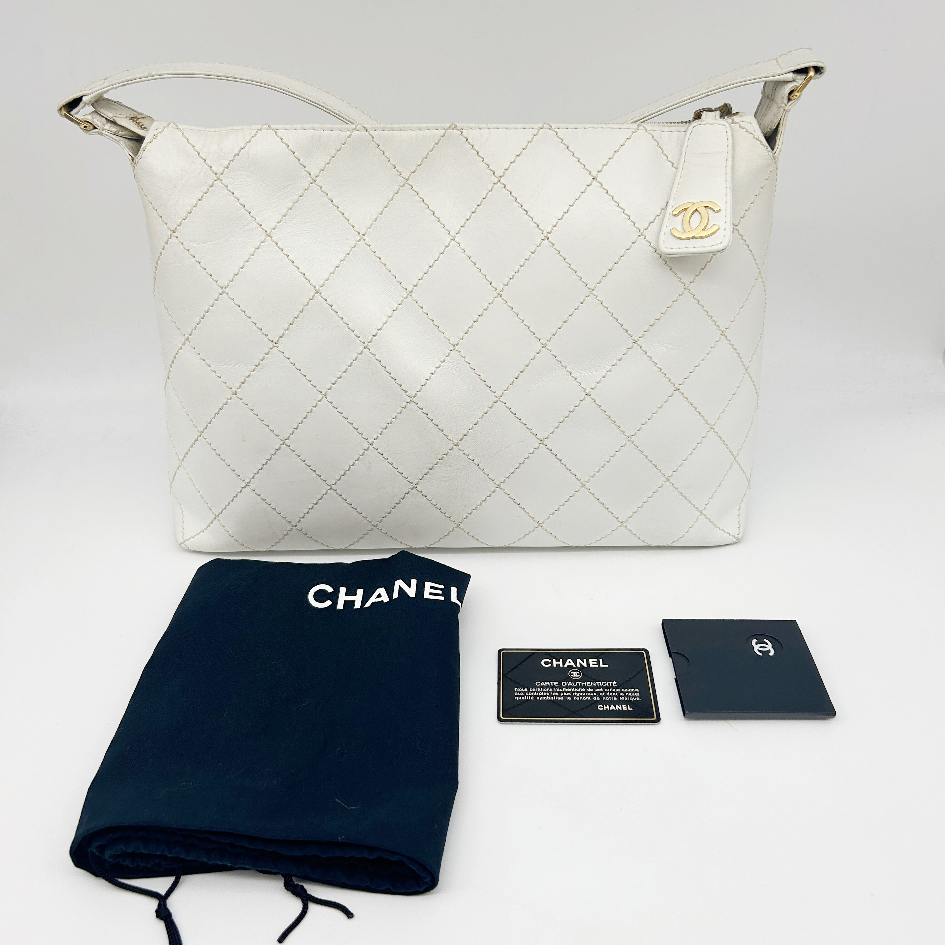 【中古】【貨物輸送無料】 CHANEL シャネル ワイルドステッチ 壱肩部  A18125 7番台 カーフスキン  白 嘱する品あり 禾穀類判子あり ギャランティカードあり 保護すること袋付き添い人 置き目品 国内送りとどける